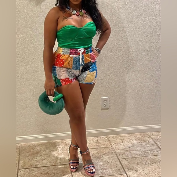 Shorts - Picture 3 of 3